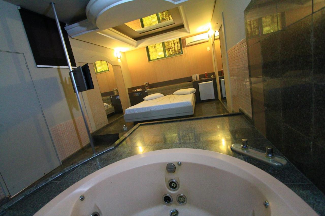 Movie Inn Motel E Hospedagem (Adults Only) 리베이라오프레토 외부 사진